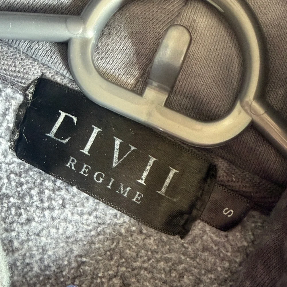 Civil Regime Floral Embroidered Cropped Hoodie - Picture 5 of 8